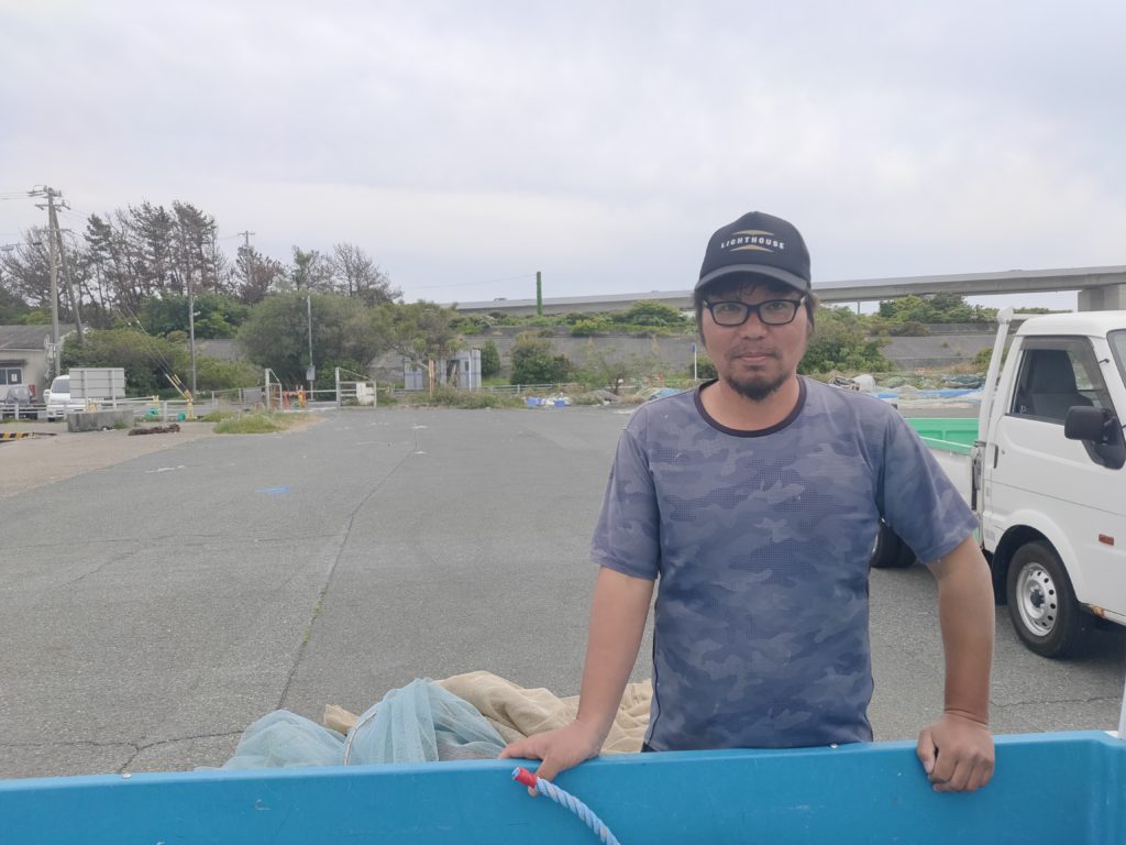 【静岡／漁師／シラス二艘びき】二艘の船が協力して網を広げて曳き、シラスを狙います！